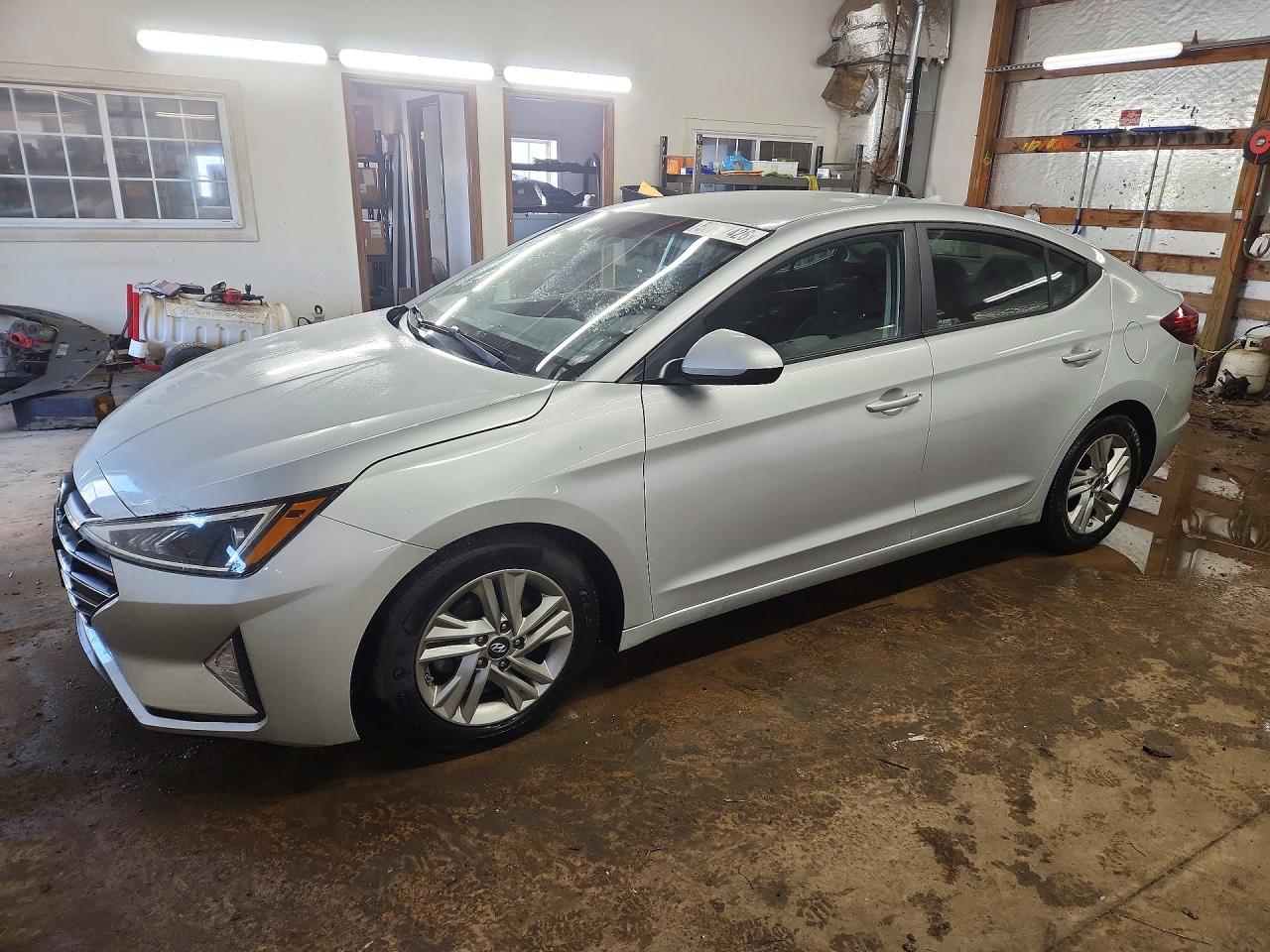 Salvage Hyundai ELANTRA Image