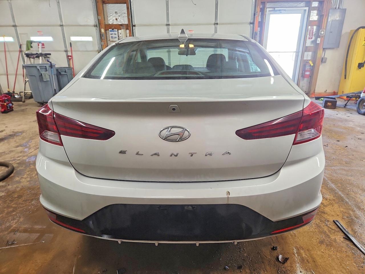 Hyundai ELANTRA Sel