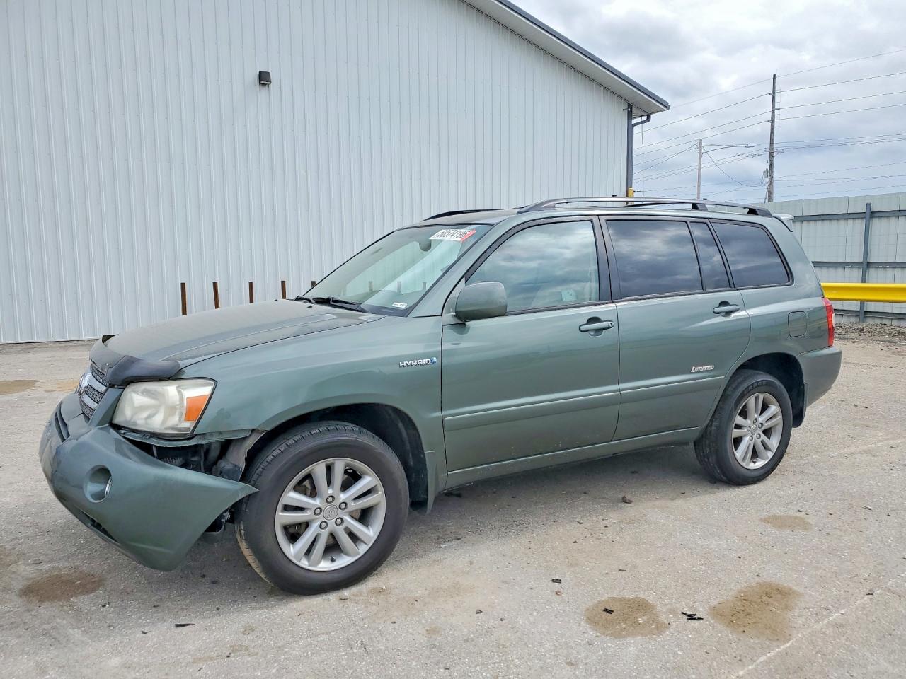Salvage Toyota Highlander Image