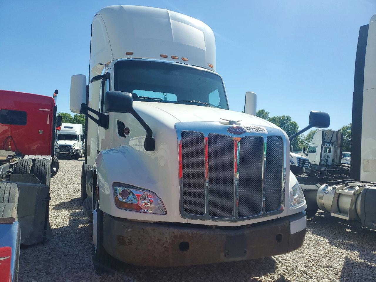 Salvage Peterbilt 579 Image