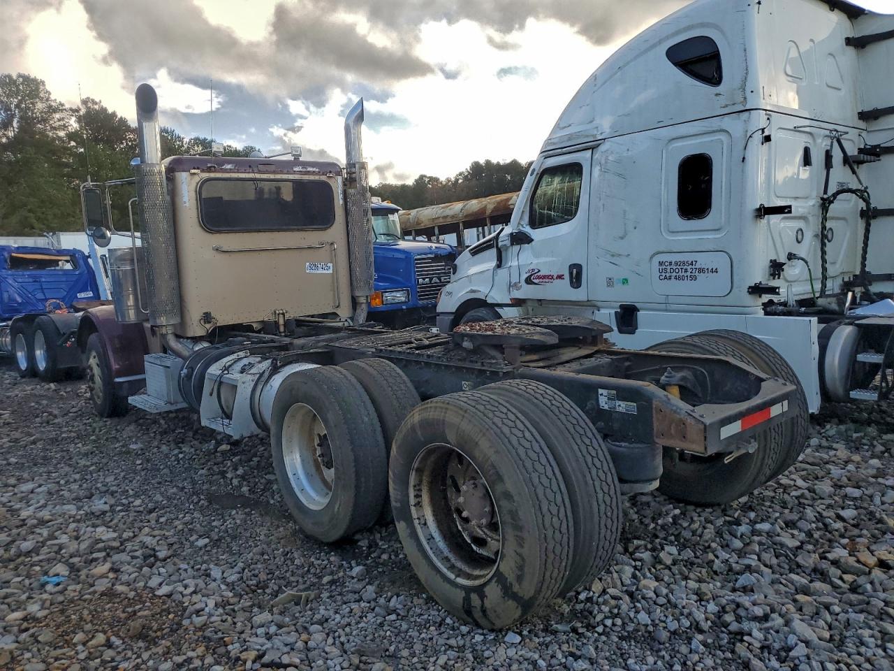 Peterbilt 389
