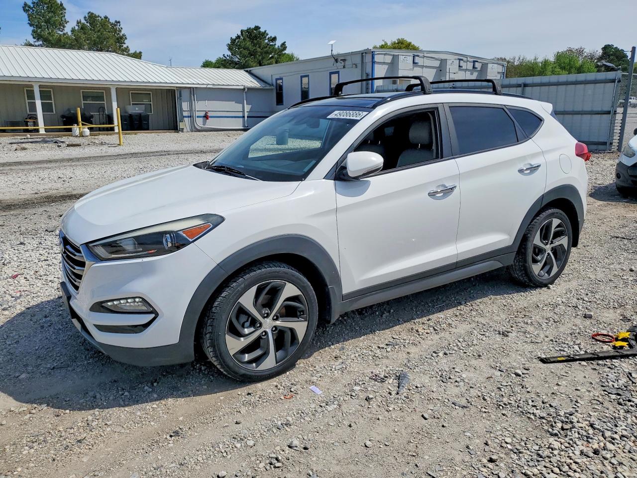 Salvage Hyundai TUCSON Image