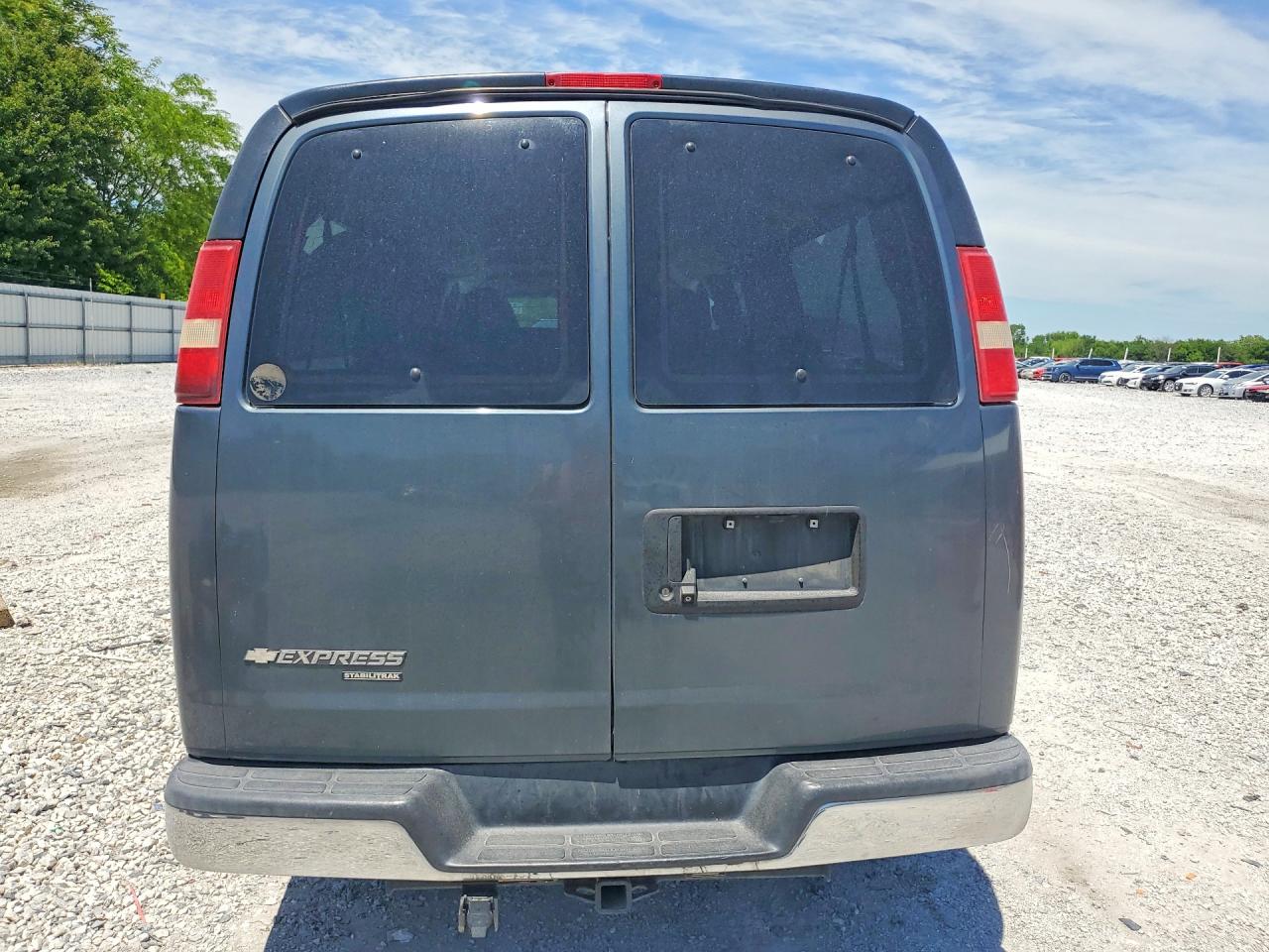 Chevrolet Express Lt