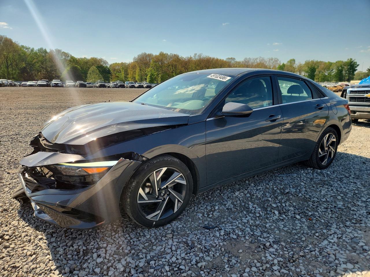 Salvage Hyundai ELANTRA Image