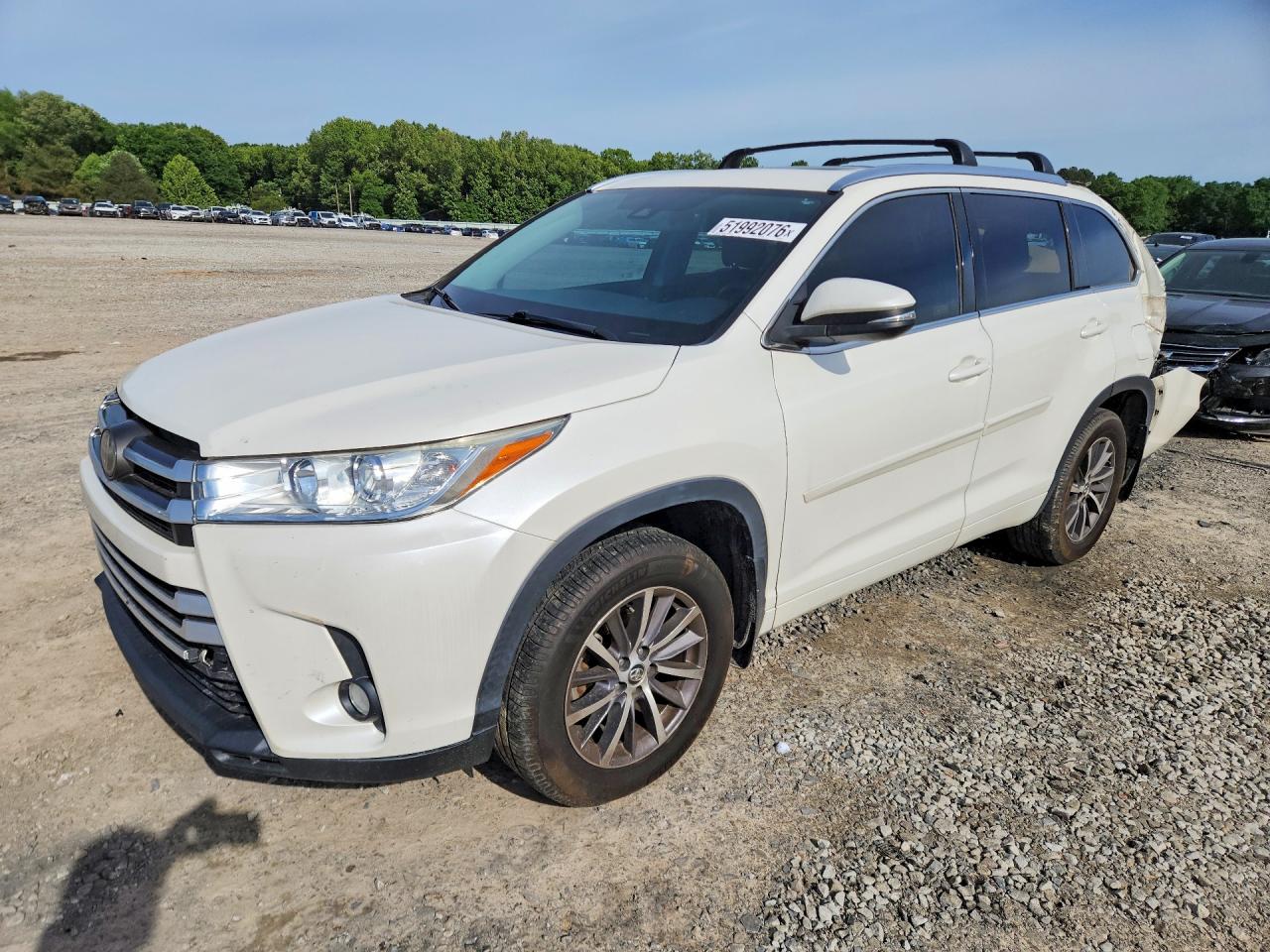 Salvage Toyota Highlander Image