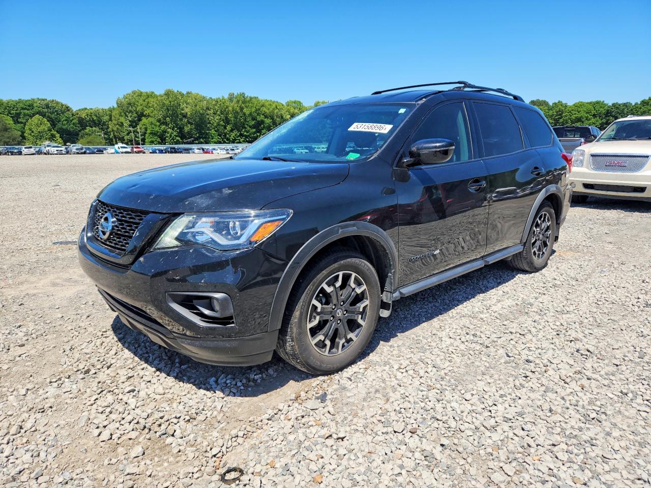 Salvage Nissan Pathfinder Image