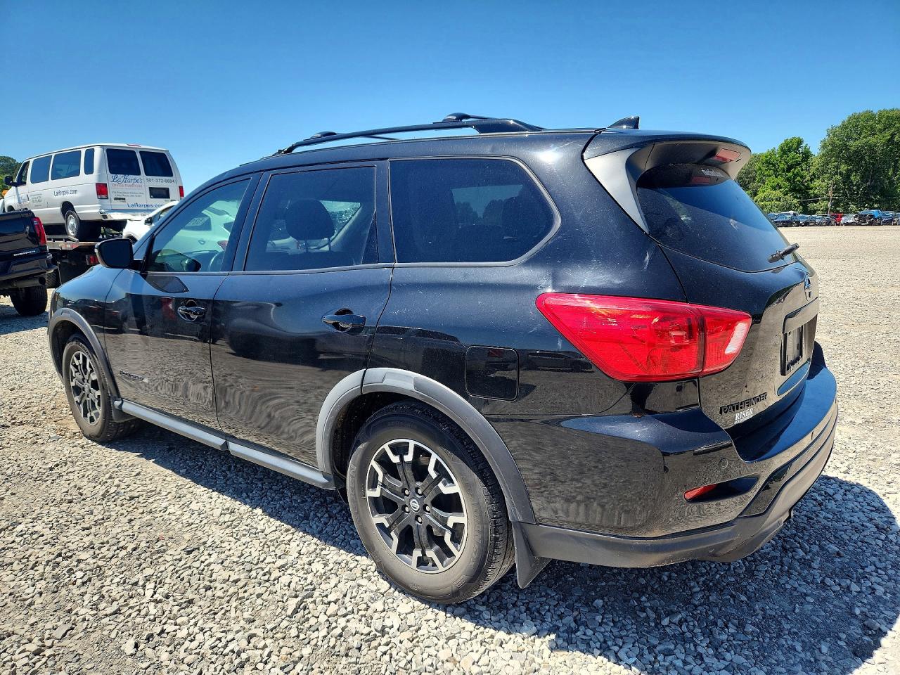 Nissan Pathfinder Sv