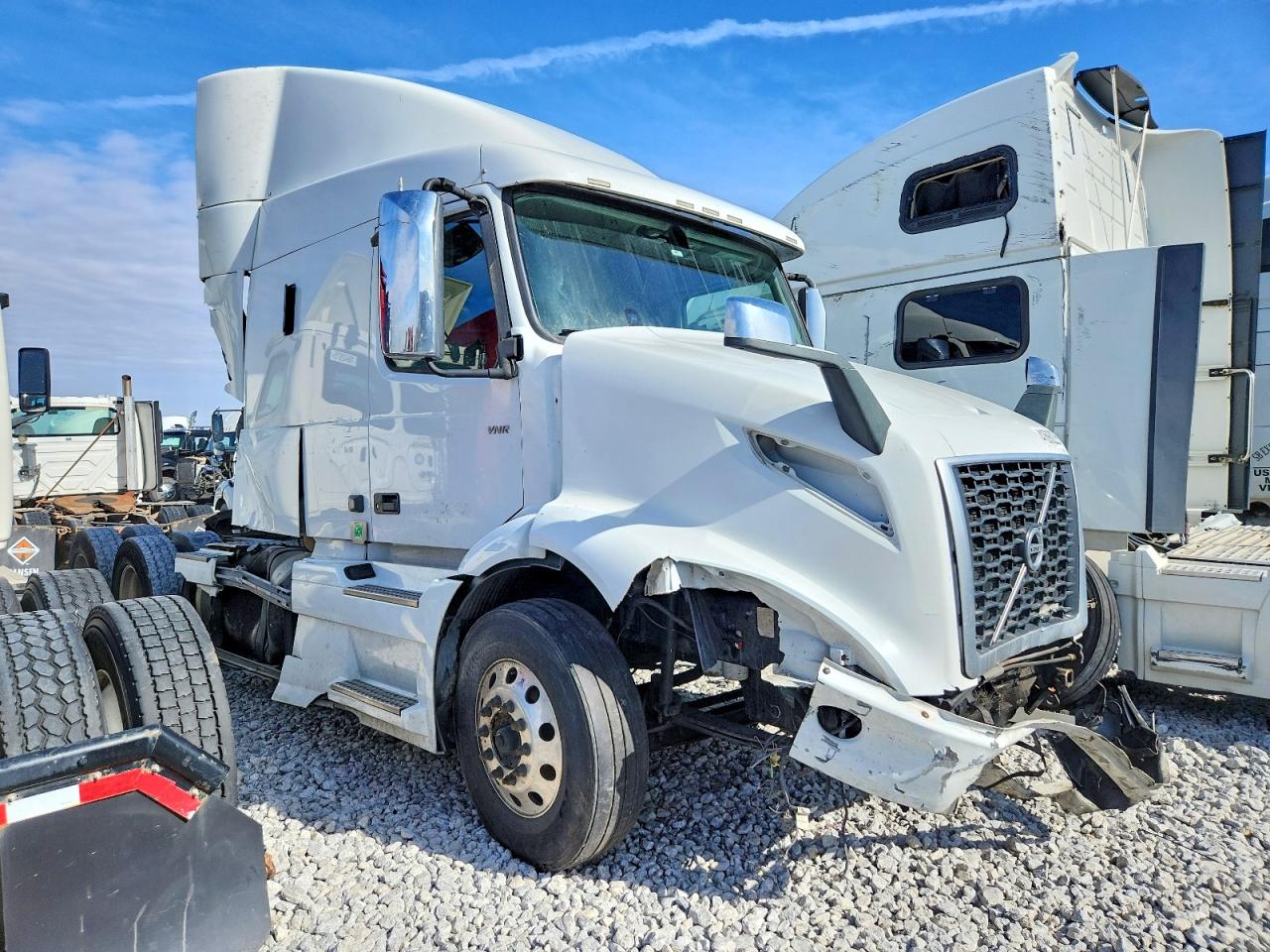 Salvage Volvo Vnr Image
