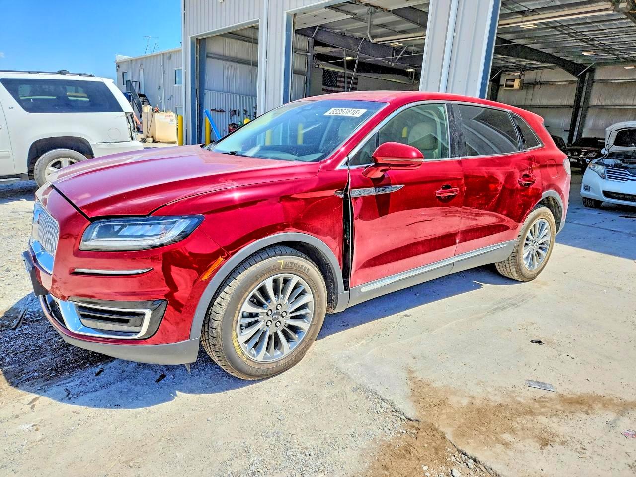Salvage Lincoln Nautilus Image