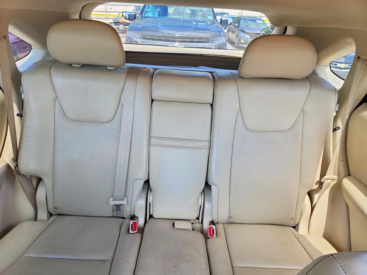 Lexus RX Base