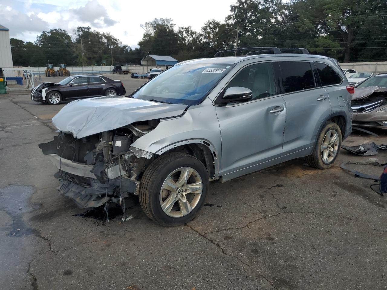 Salvage Toyota Highlander Image