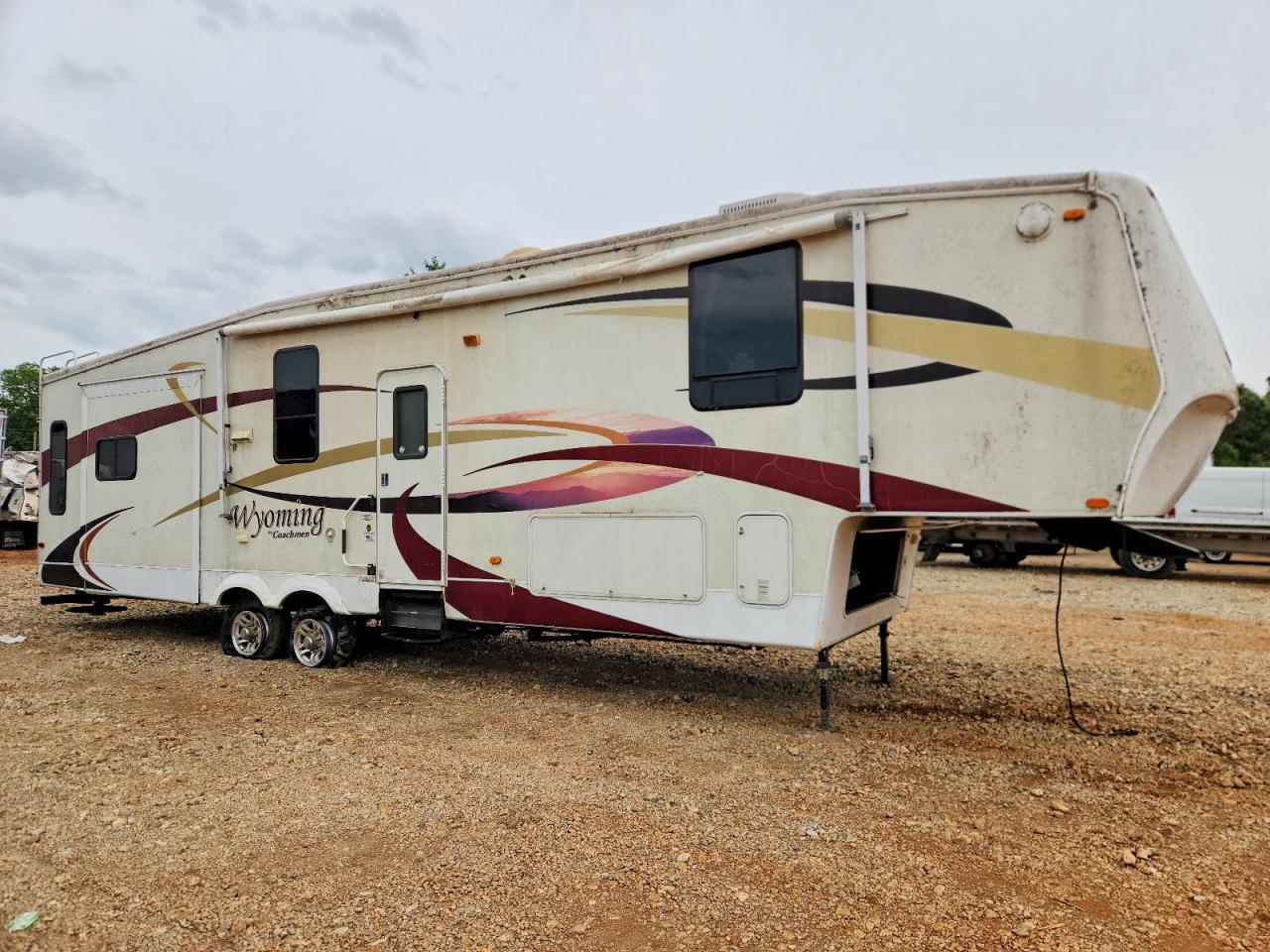 Salvage Coachmen Other Image