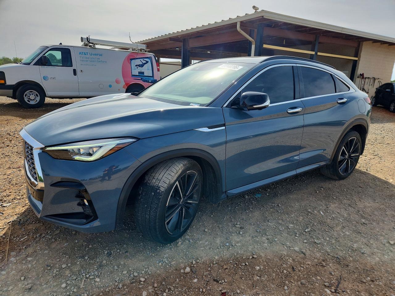 Salvage INFINITI Qx Image