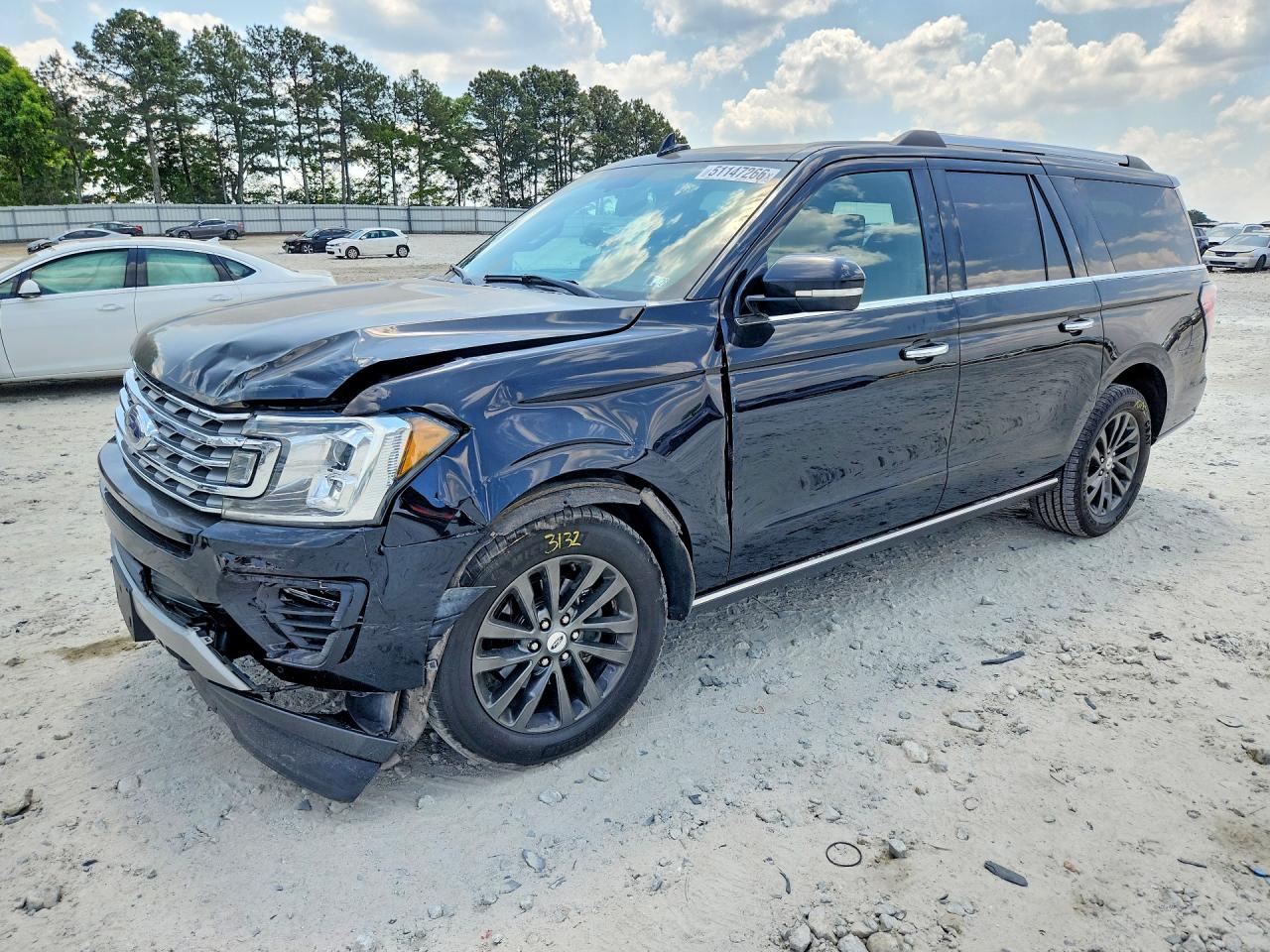 Salvage Ford Expedition Image