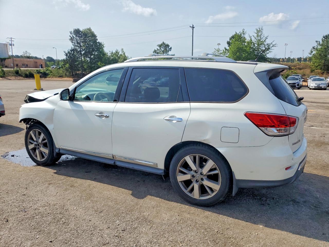 Nissan Pathfinder S