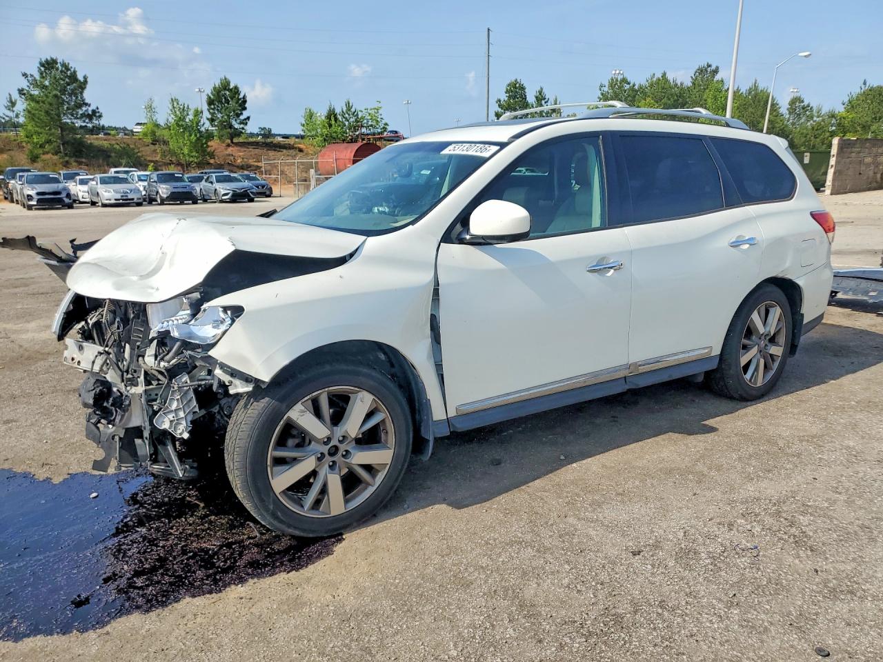Salvage Nissan Pathfinder Image