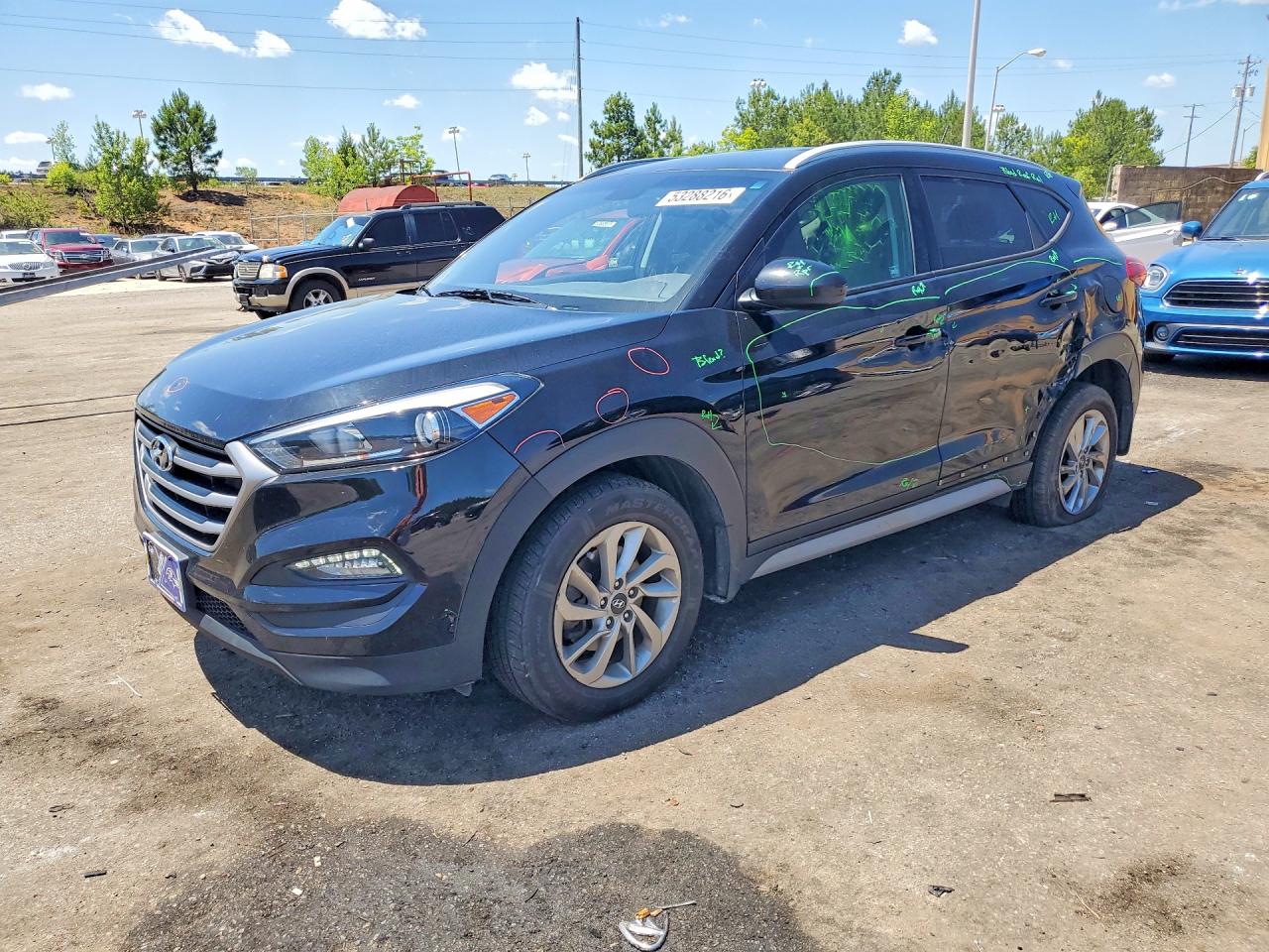 Salvage Hyundai TUCSON Image