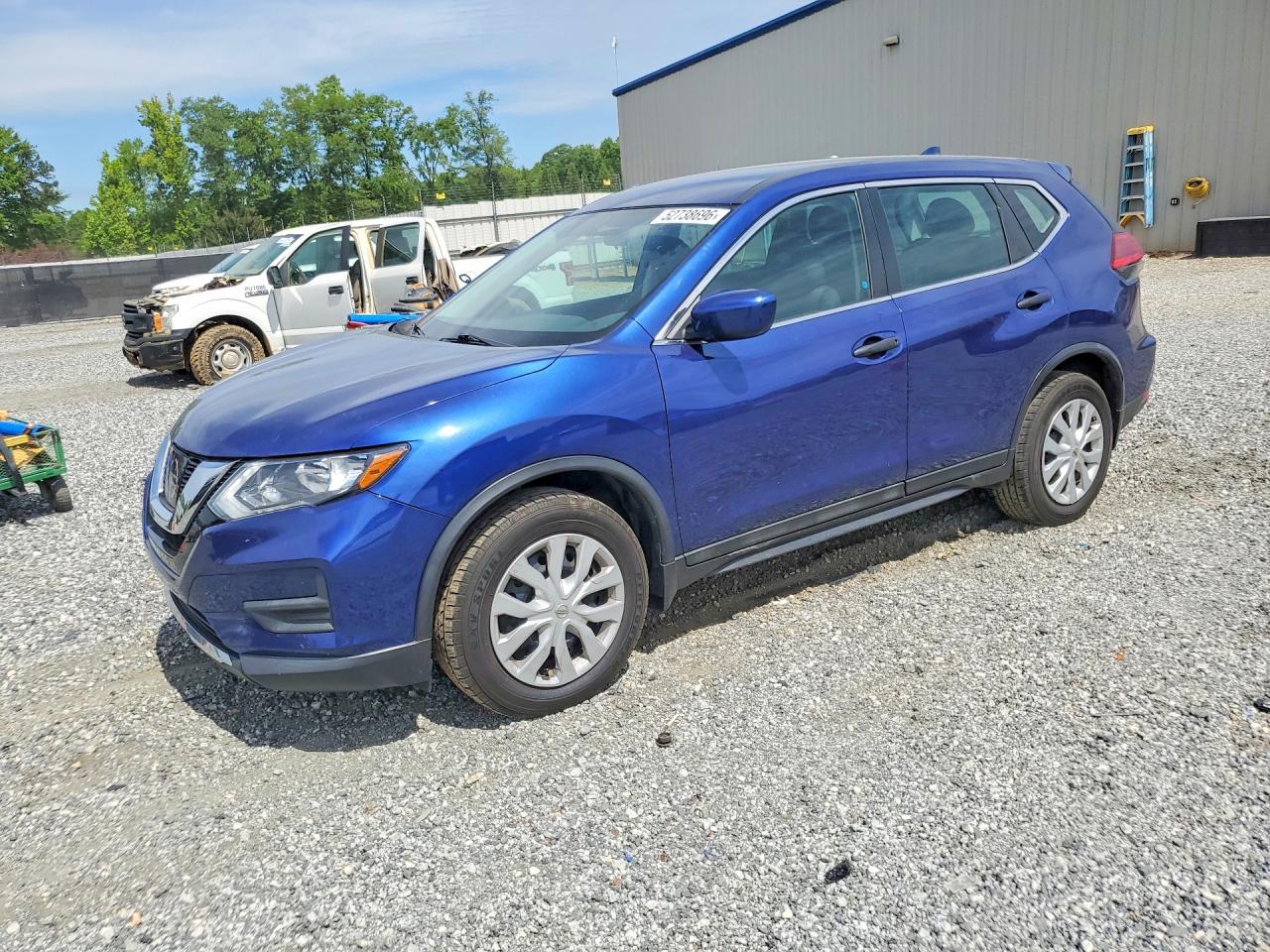 Salvage Nissan Rogue Image