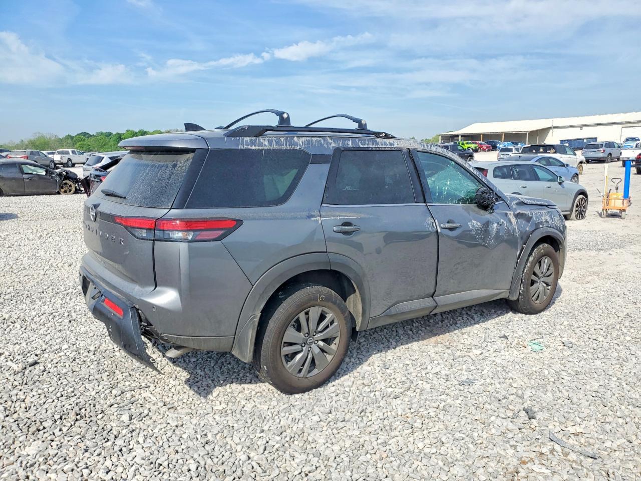 Nissan Pathfinder Sv