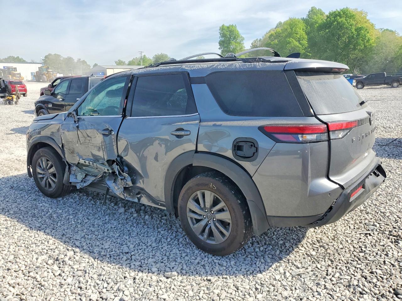 Nissan Pathfinder Sv