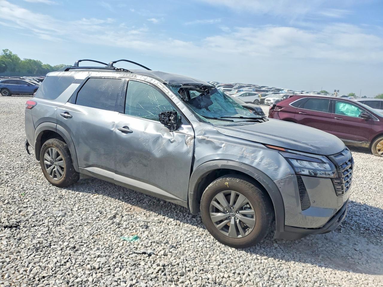 Nissan Pathfinder Sv