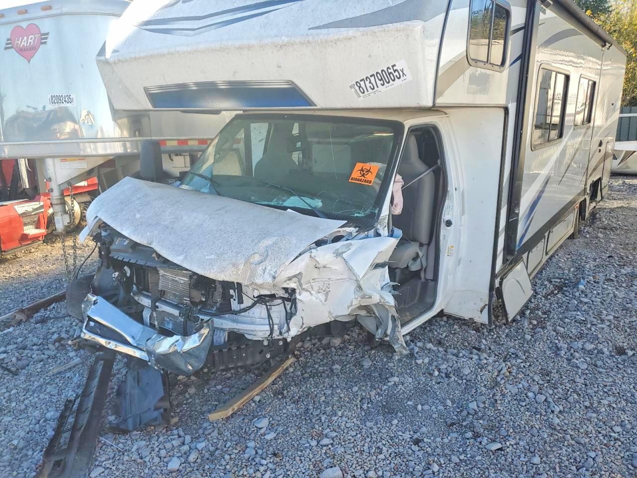 Ford Econoline E450 Super Duty Cutaway Van