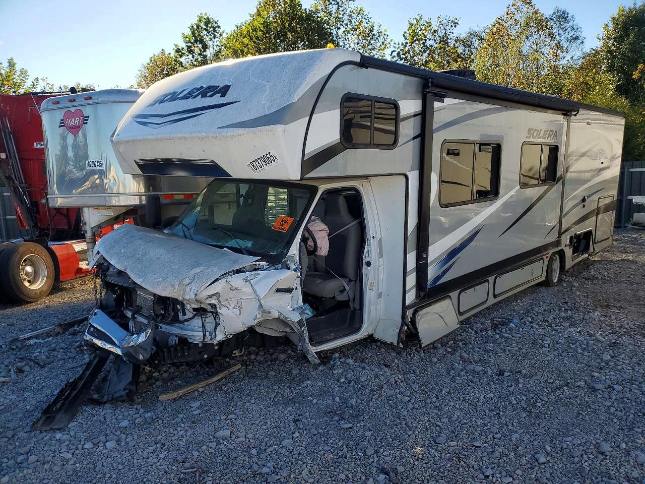 Ford Econoline E450 Super Duty Cutaway Van