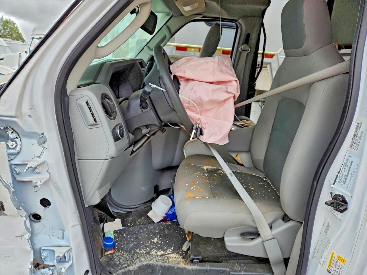 Ford Econoline E450 Super Duty Cutaway Van