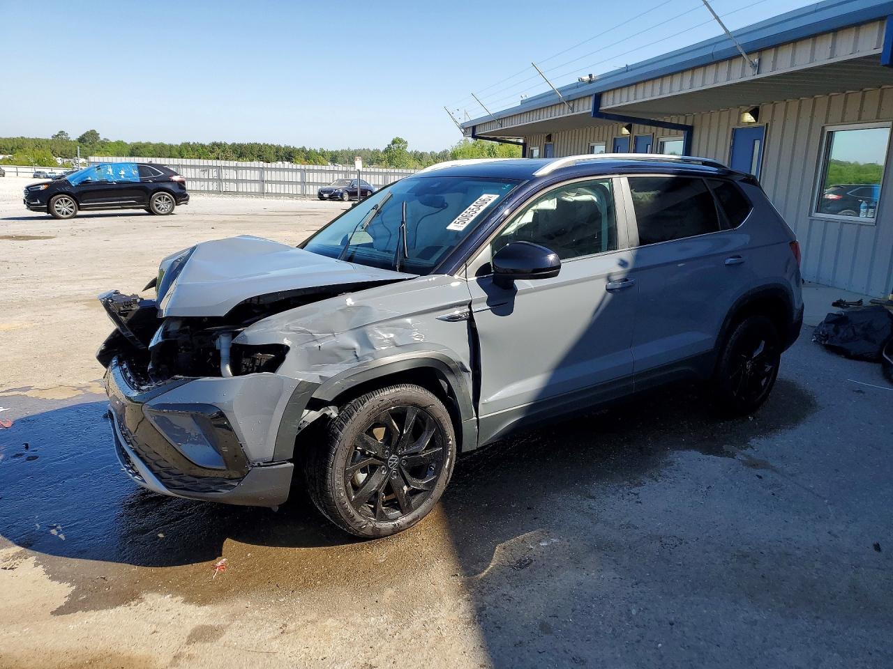 Salvage Volkswagen Taos Image
