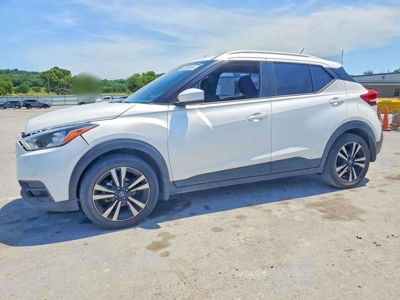 Salvage Nissan Kicks Image