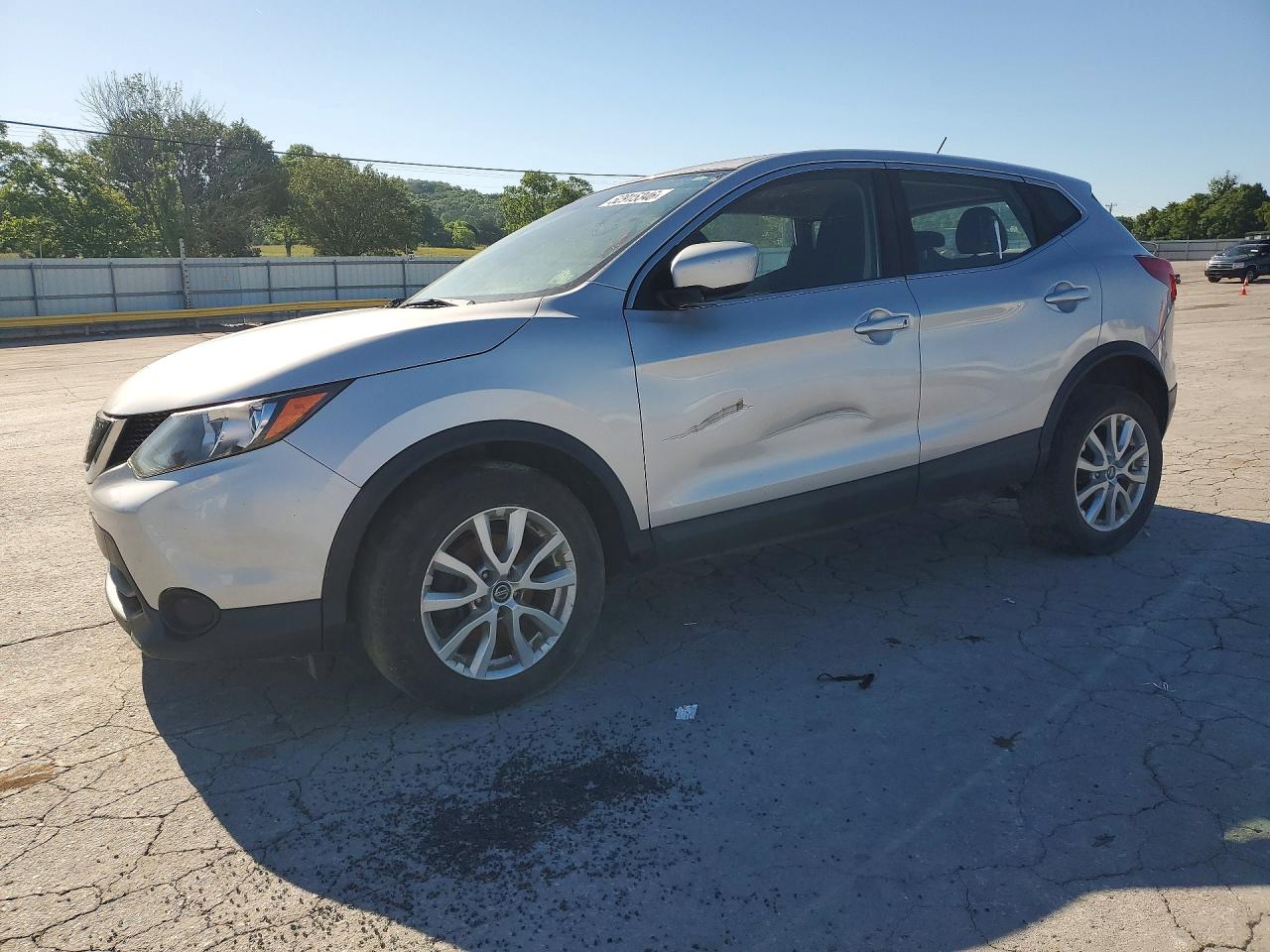 Salvage Nissan Rogue Image
