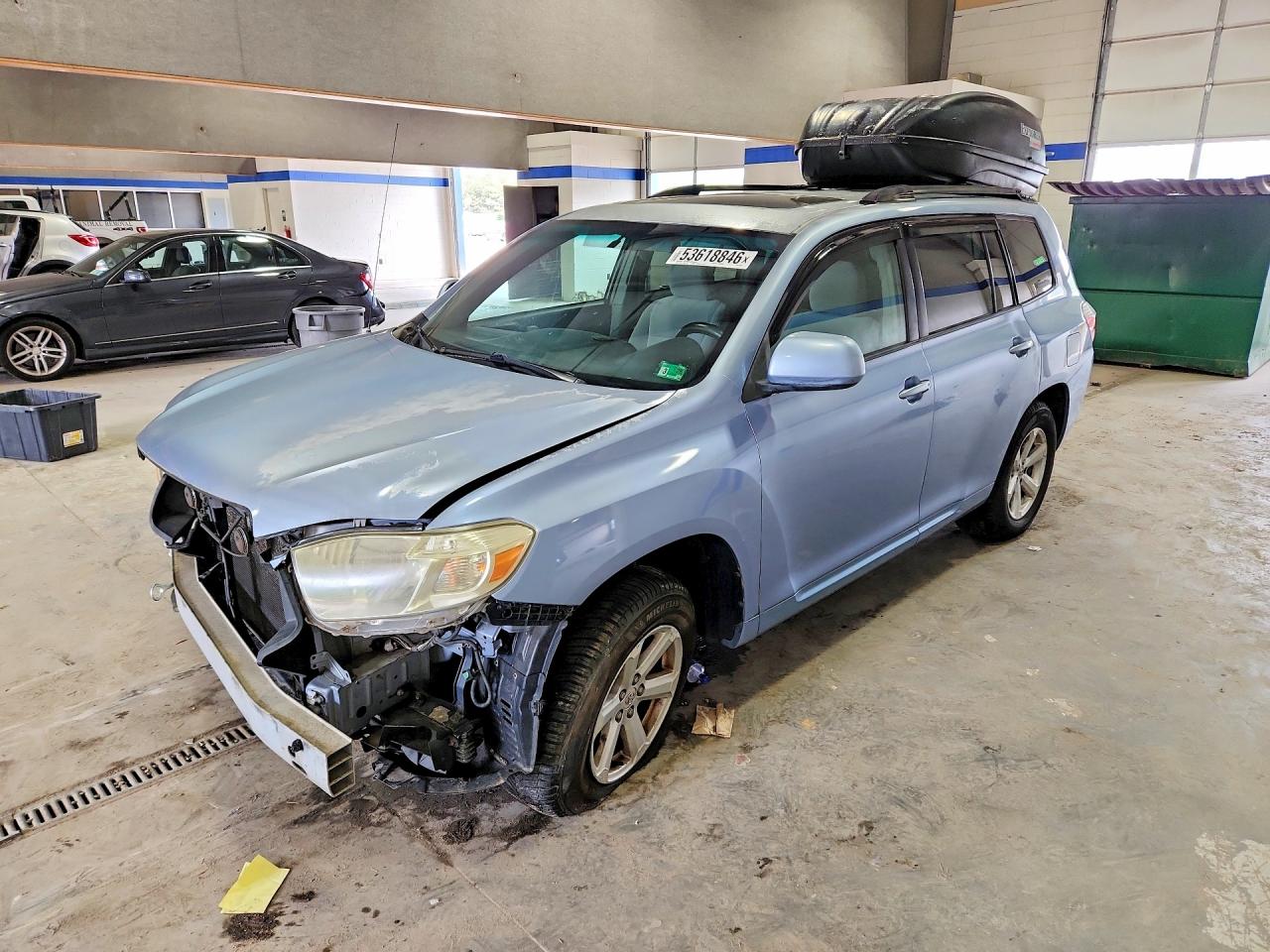 Salvage Toyota Highlander Image
