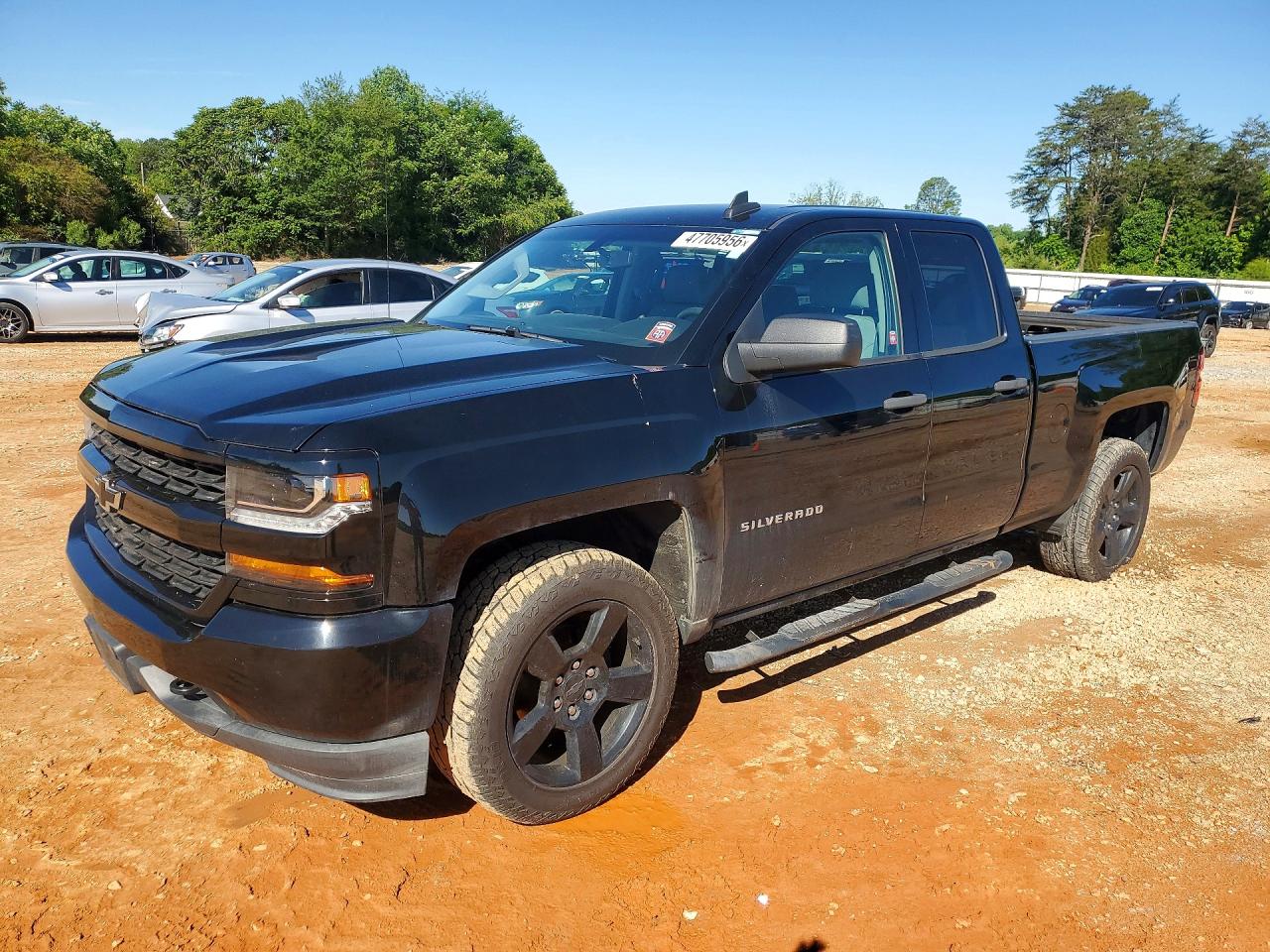 Salvage Chevrolet Silverado Image