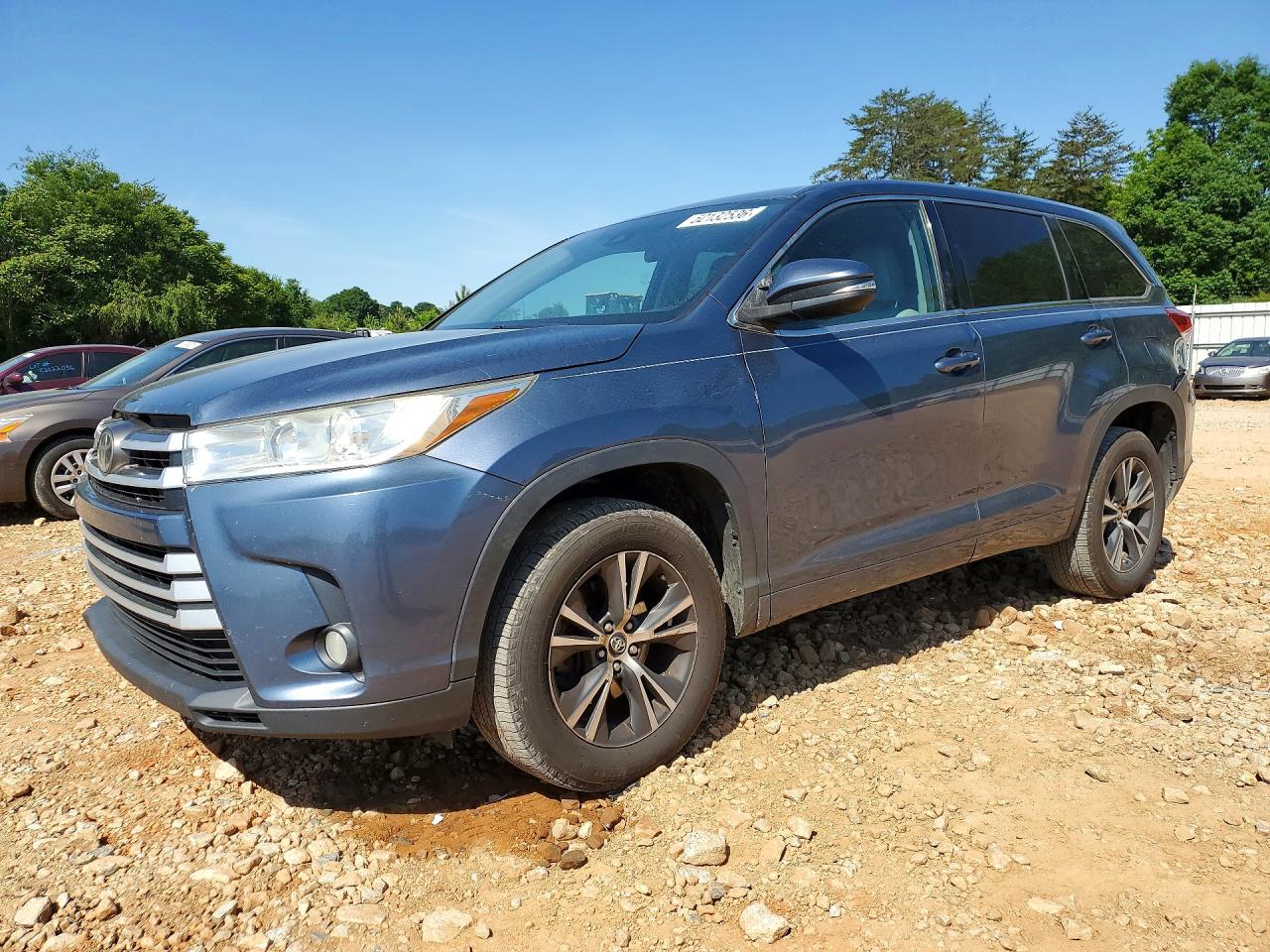 Salvage Toyota Highlander Image