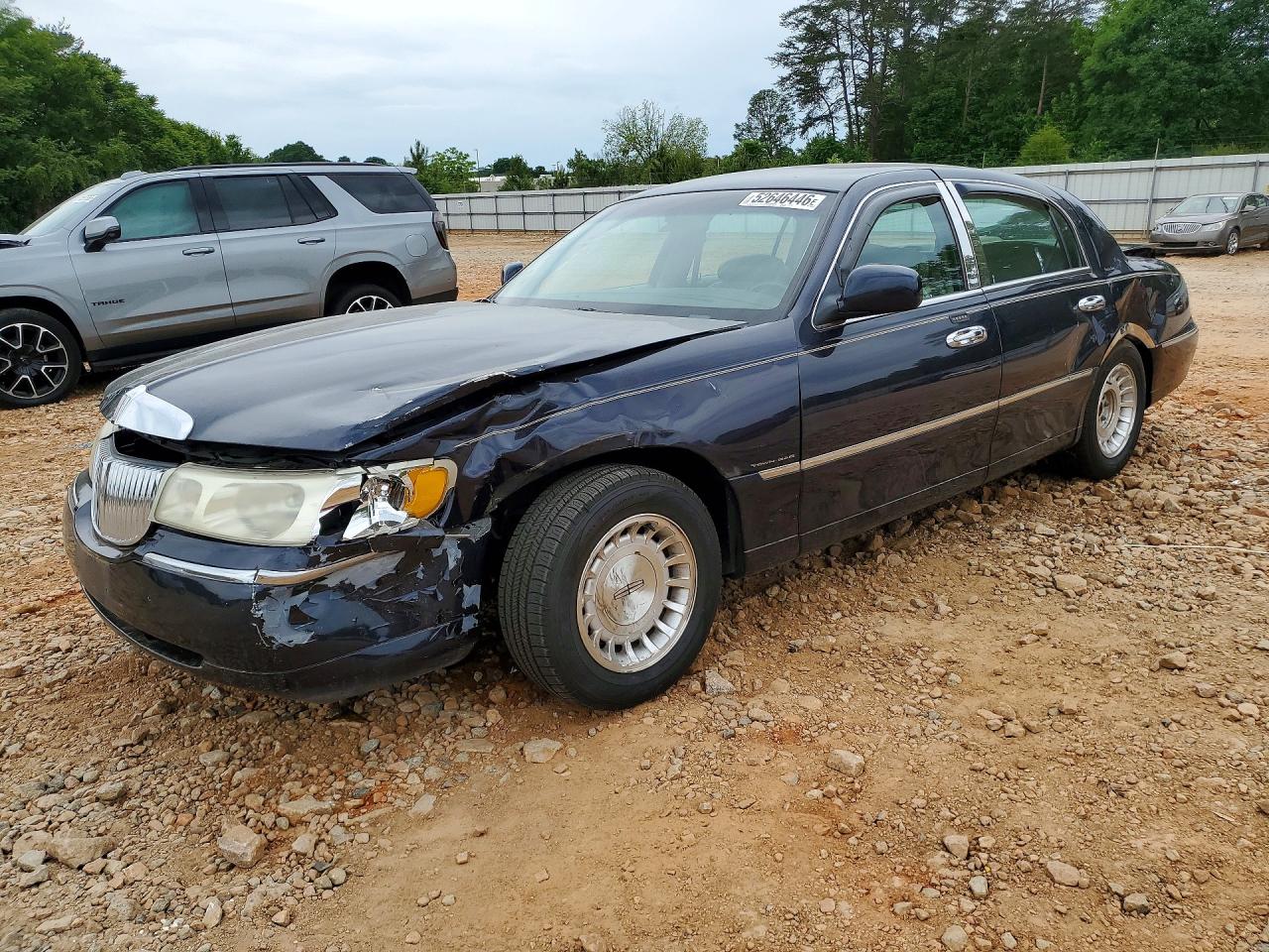 Salvage Lincoln Towncar Image