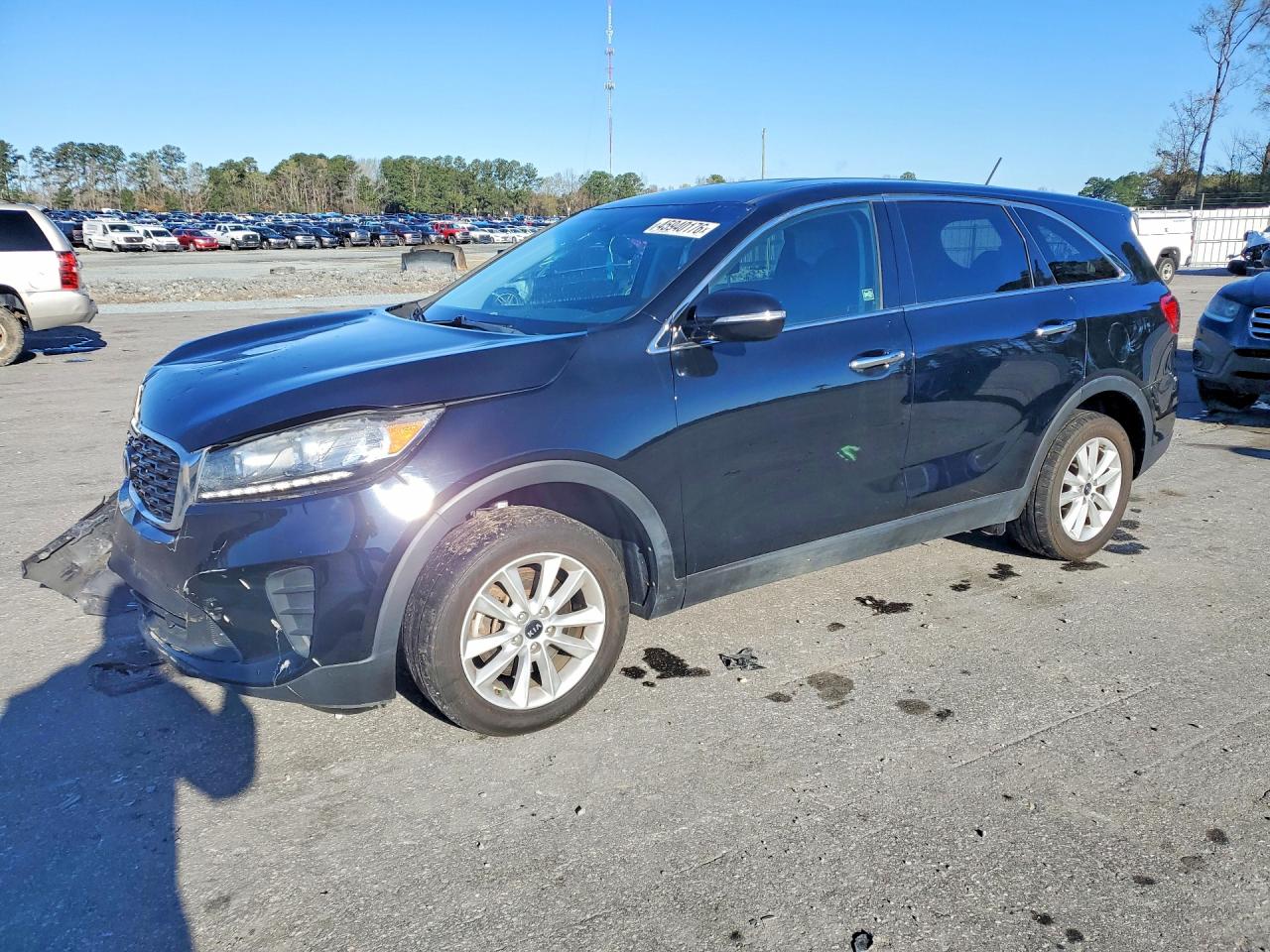 Salvage Kia Sorento Image