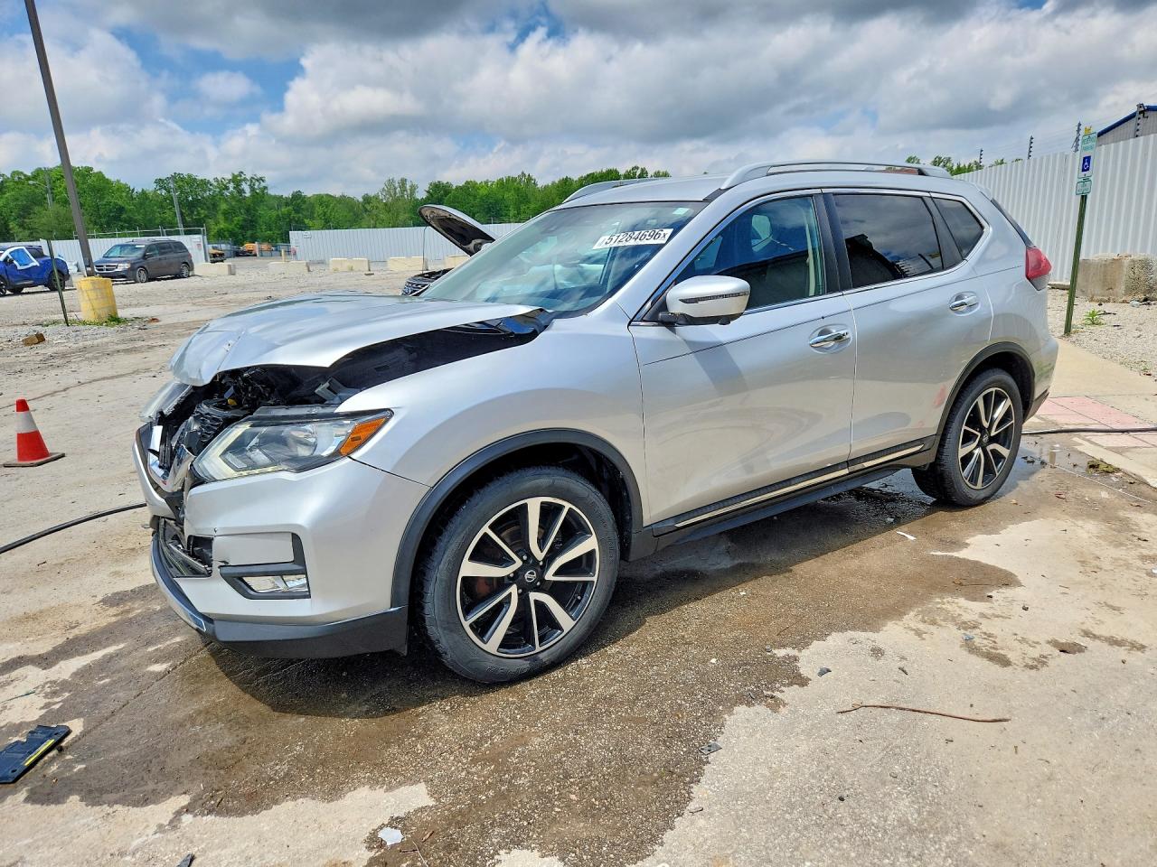 Salvage Nissan Rogue Image