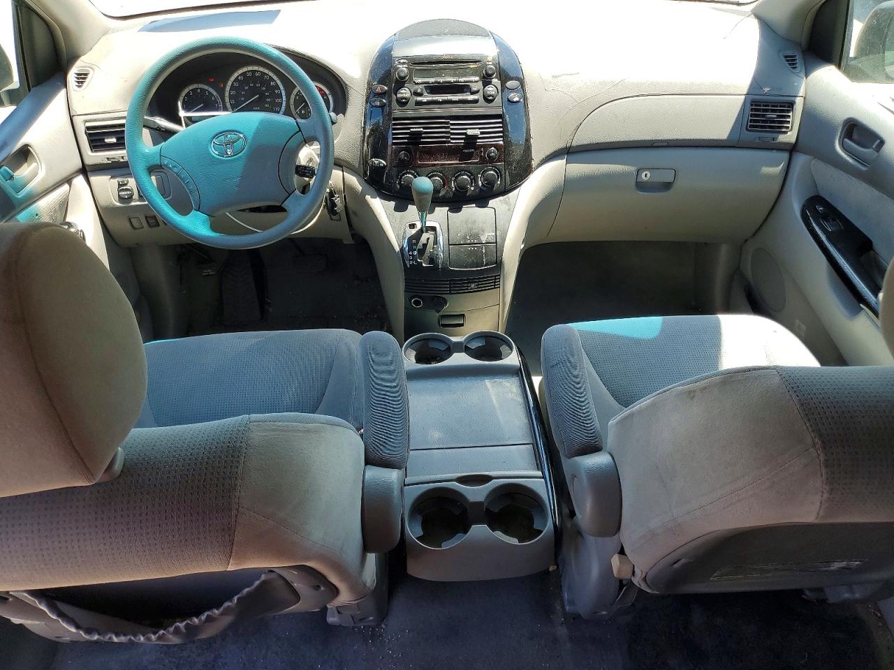 Toyota Sienna Le 8 Passenger
