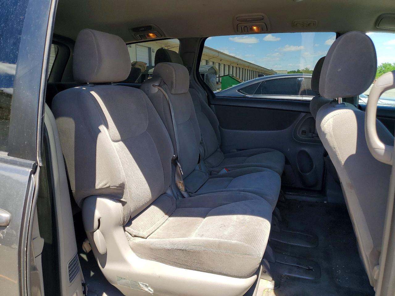 Toyota Sienna Le 8 Passenger