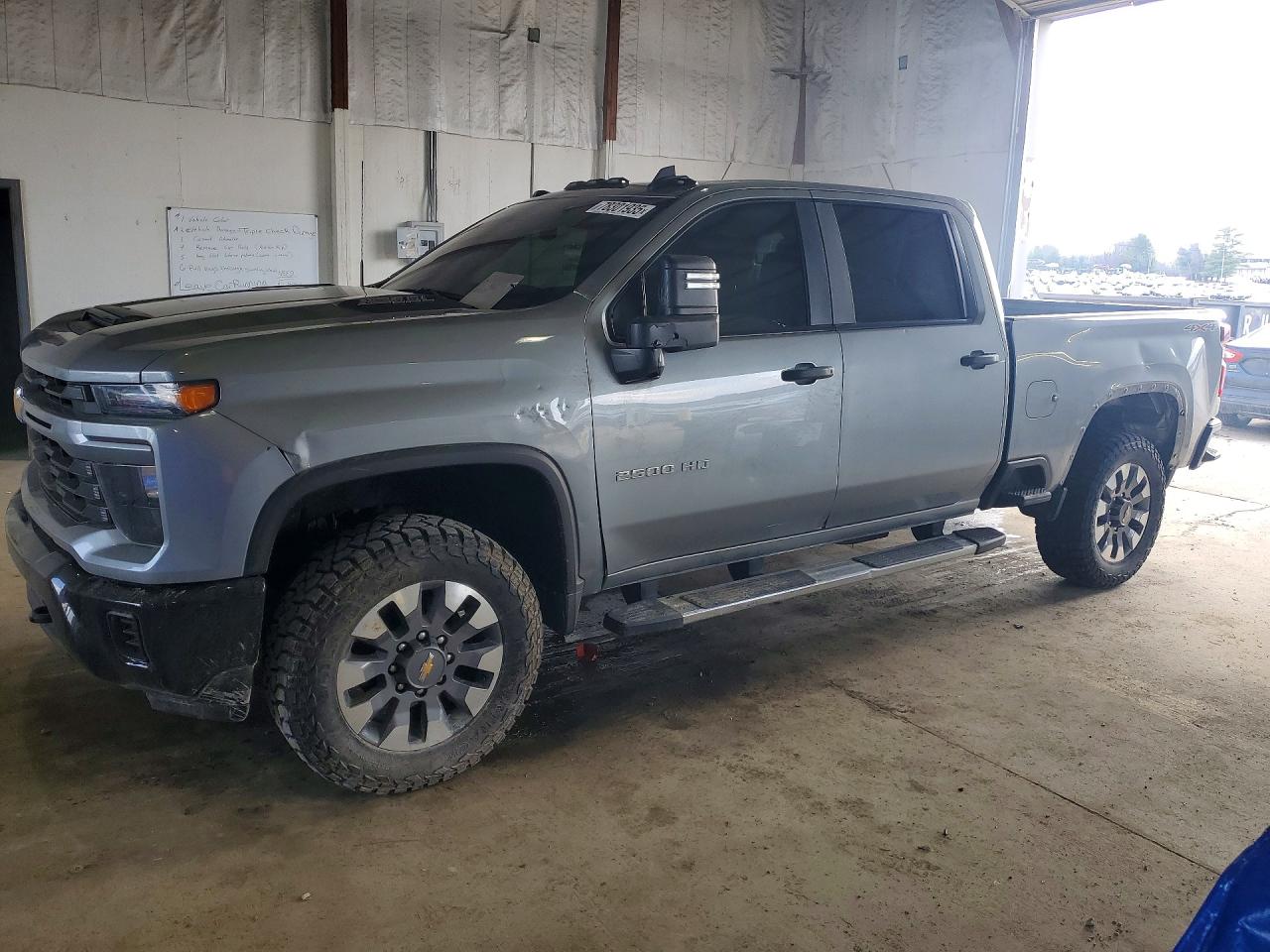 Salvage Chevrolet Silverado Image