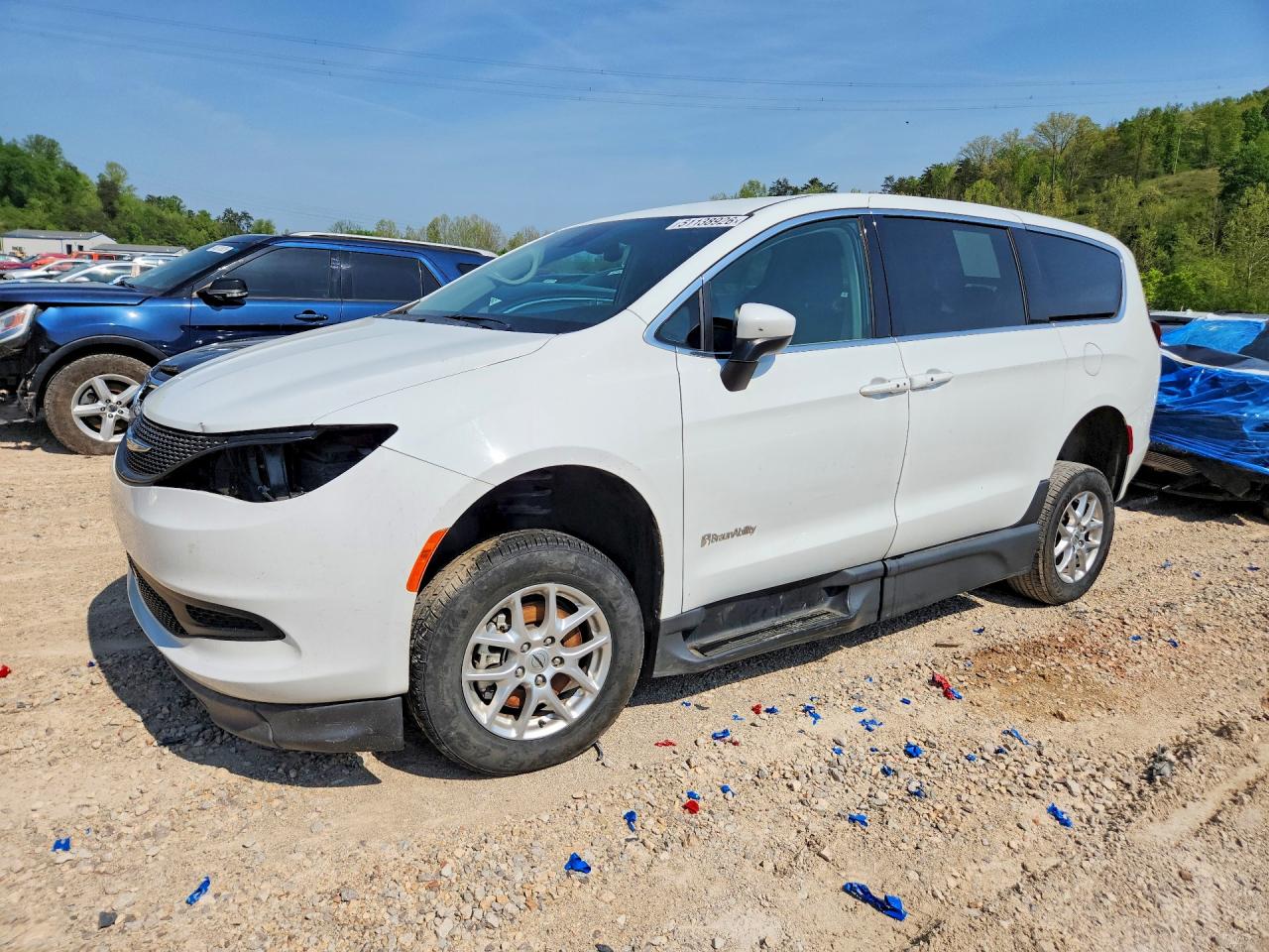 Salvage Chrysler Minivan Image