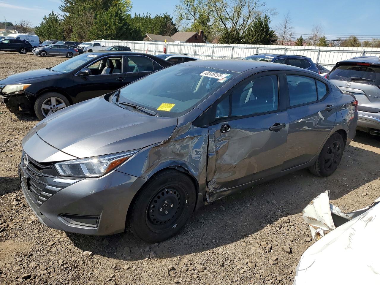Salvage Nissan Versa Image