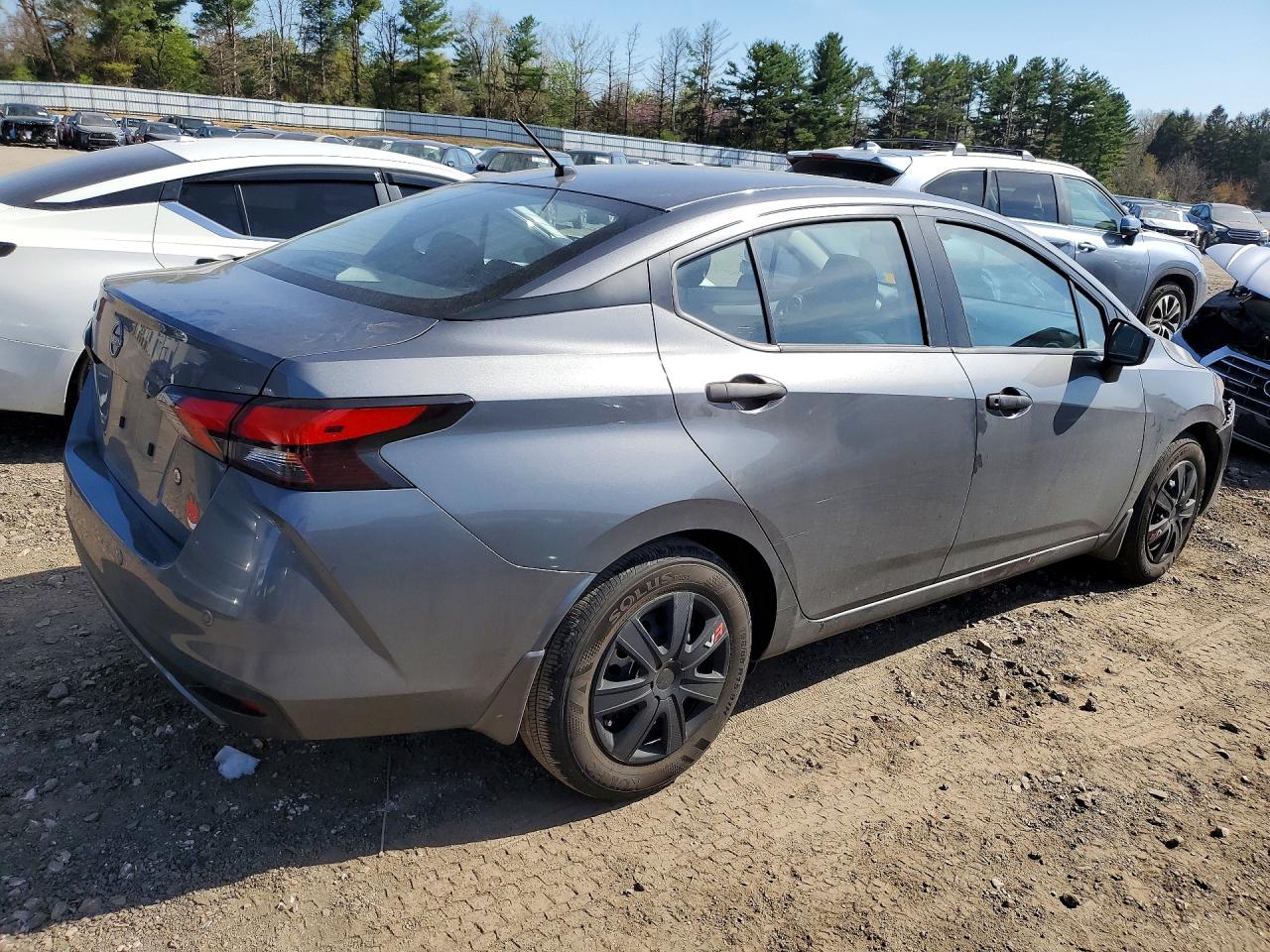 Nissan Versa S