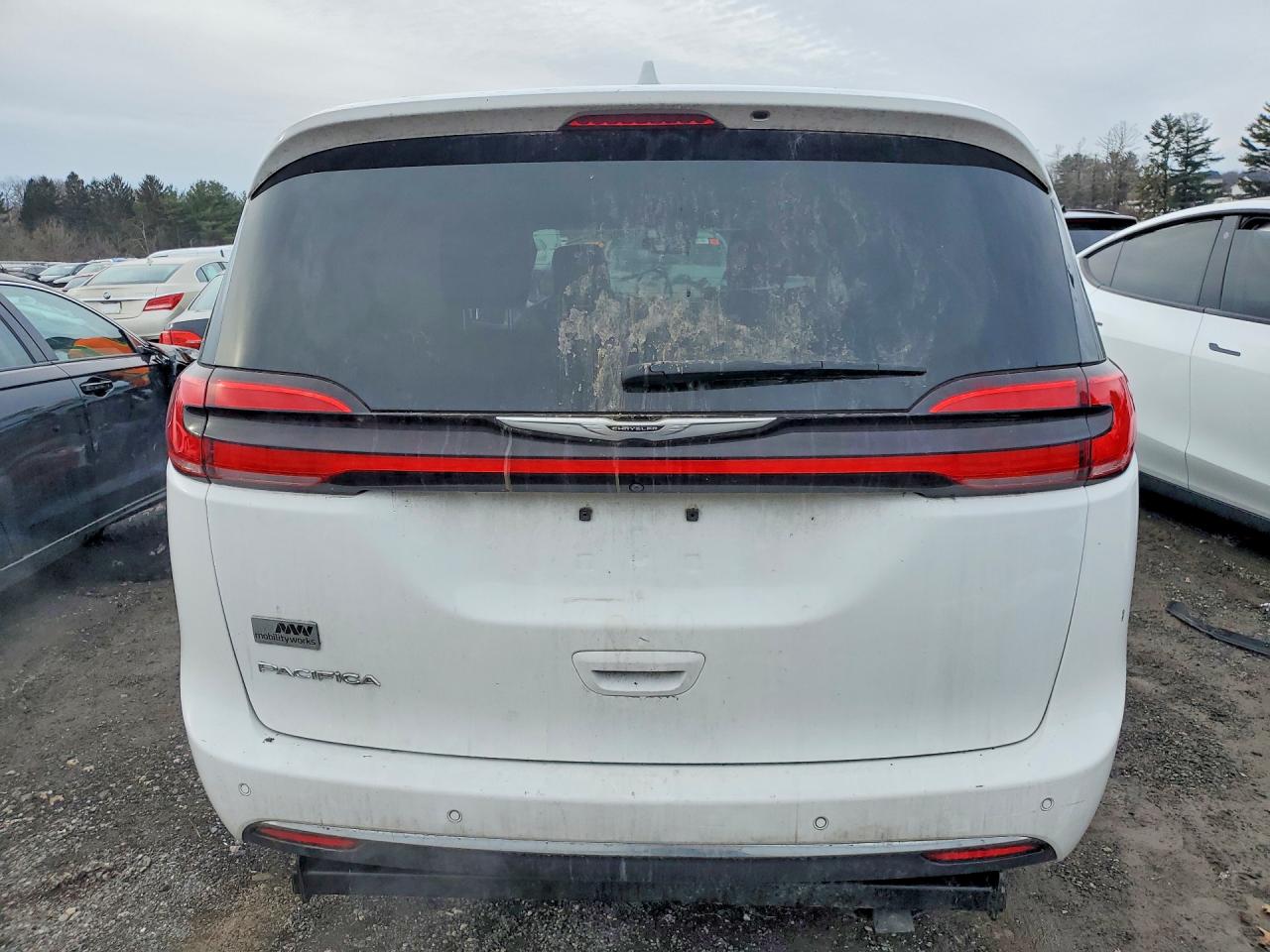 Chrysler Pacifica Touring L