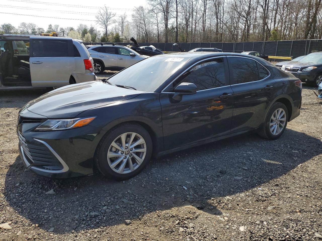 Salvage Toyota Camry Image