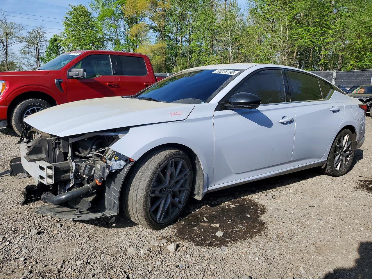 Salvage Nissan Altima Image