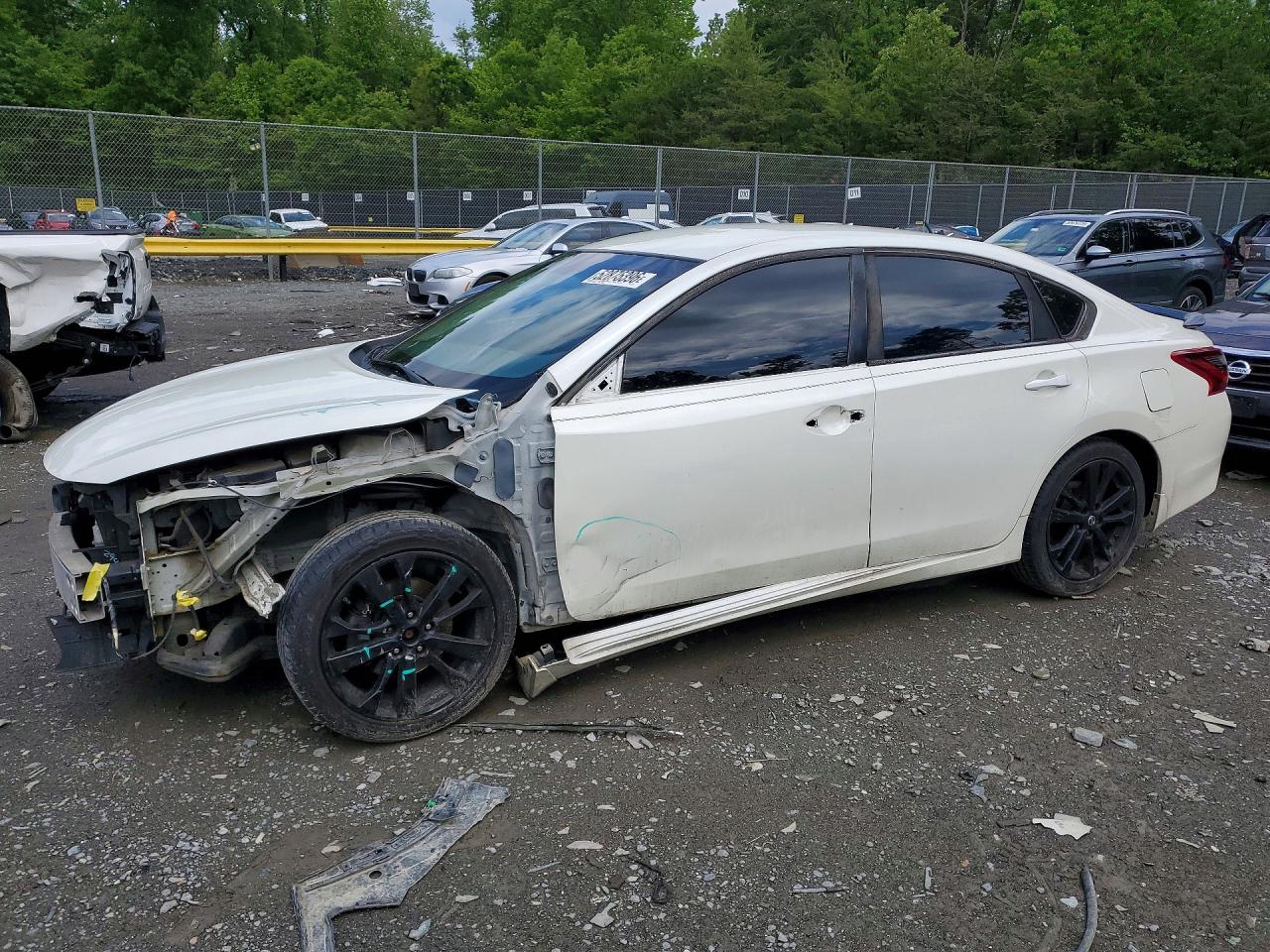 Salvage Nissan Altima Image