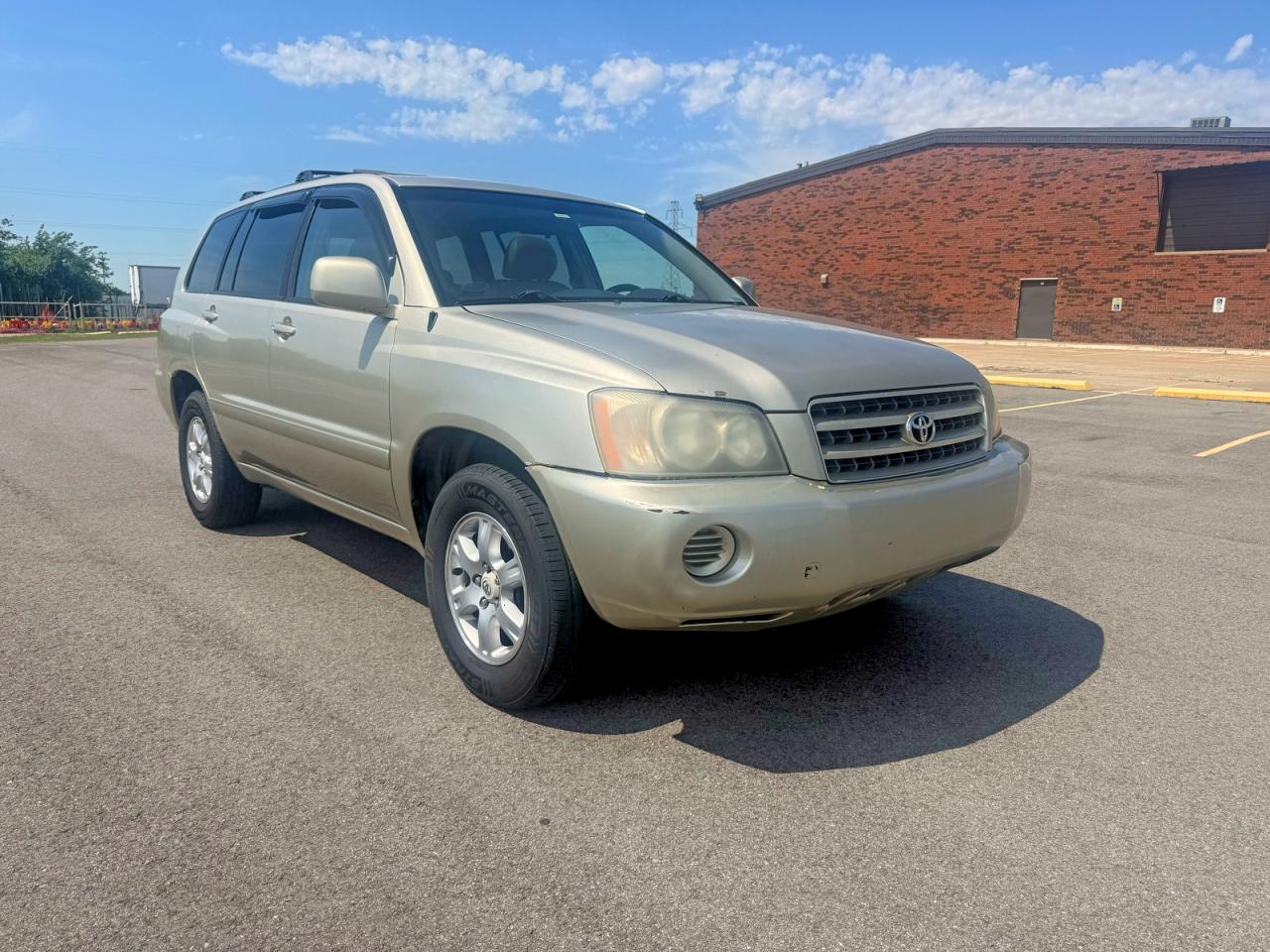 Salvage Toyota Highlander Image