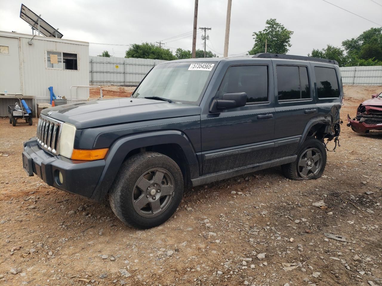 Salvage Jeep Commander Image