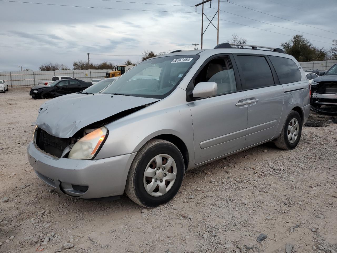 Salvage Kia Sedona Image